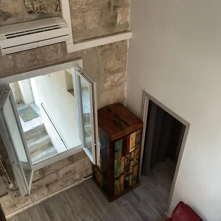 Place Aux Herbes Apartment