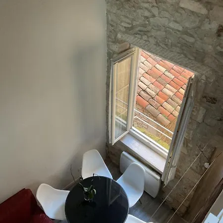 Apartment Place Aux Herbes