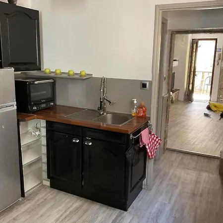 Apartment Place Aux Herbes Nimes