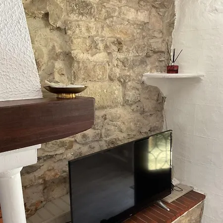 Place Aux Herbes Apartment Nimes