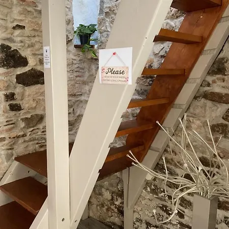 Place Aux Herbes Apartment