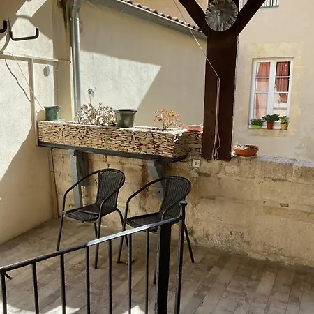 Place Aux Herbes Nimes